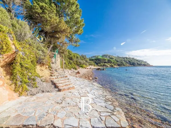Porto-Vecchio, Domaine de Cala Rossa, villa 6 chambres, vue mer, pied dans l'eau