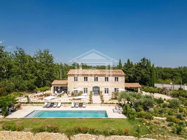 center immobilier présente BASTIDE AIXOISE canton de Fayence