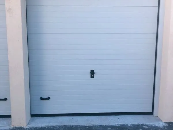 Garage avec espace de rangement - Centre Ville