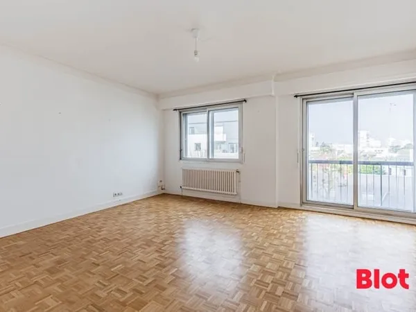 Appartement T3 traversant- ascenseur - extérieur - stationnement
