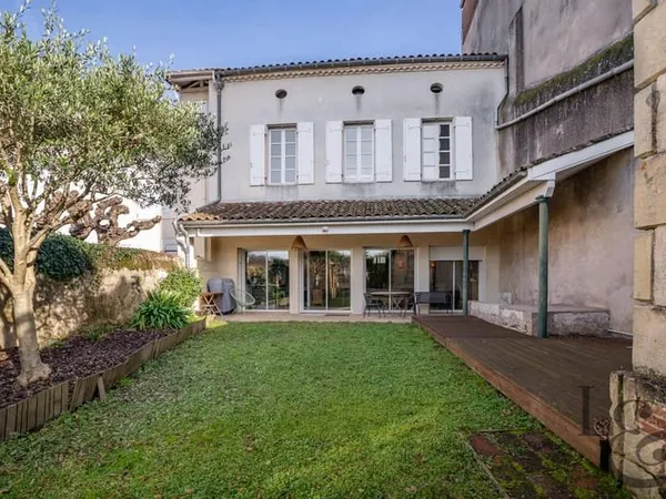 Maison de Ville de caractère au bord du Lot à Vendre à Villeneuve-sur-Lot