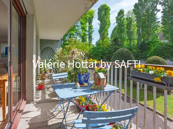 App. 4 chambres,33m2 balcon,place parking sous-sol