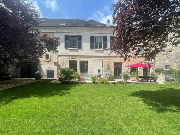 Maison 13 pièces 352 m²