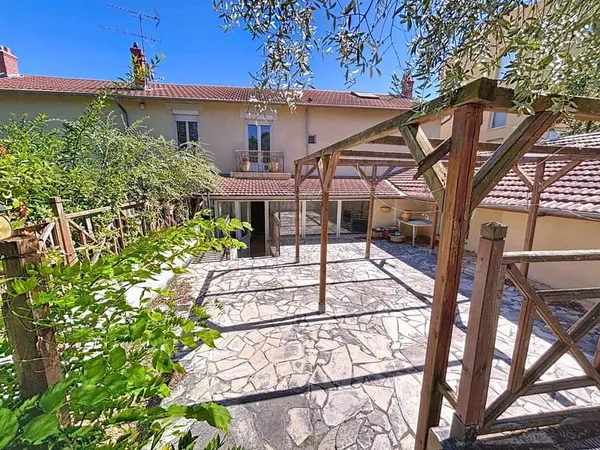 Maison de 158m2 - Jardin de 200m2 avec piscine