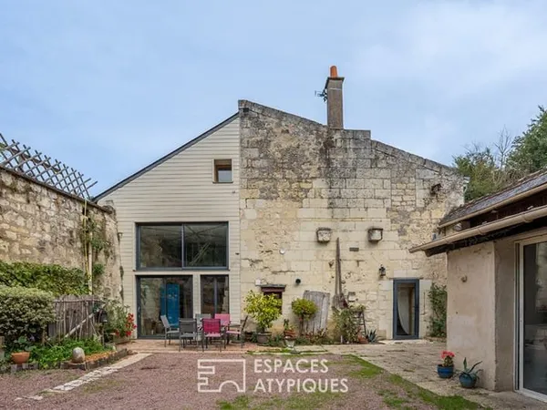 Maison de caractère à flanc de coteau