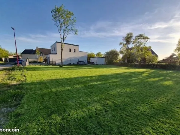 Terrain viabilisé à vendre - Hirel - 130 000