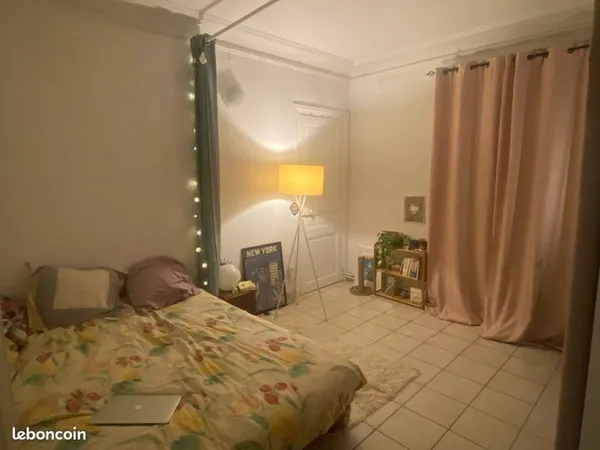 Chambre en colocation à sous-louer du 15 au 31 mars (Paris 8)