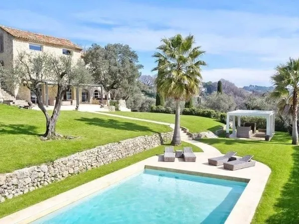 Maison 8 pièces 380 m²