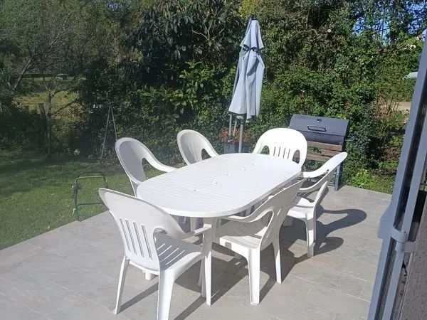 Segré (49) location maison mitoyenne libre juillet 2026 T5 ( 4 chambres) , poêle à bois, prix 900 E 