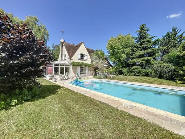 Maison 7 pièces 233 m²