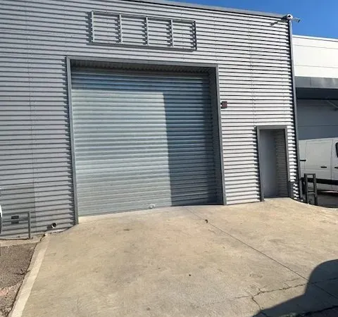 Hangar isolé de 142 m² Zone d'activité BORGO