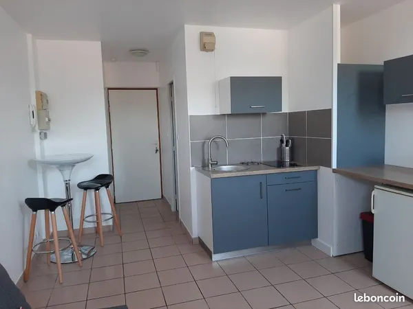 Famars - Studio meublé refait à neuf - Parking- 100m université