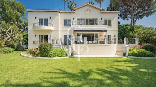 Maison 600 m²