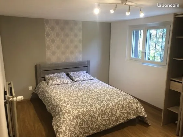 Chambre meublée avec SDB privative dans maison en colocation