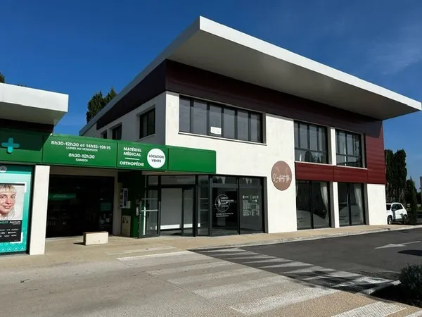 VENTE MURS COMMERCIAUX DE 184 M2 AU SEIN D'UN CENTRE COMME
