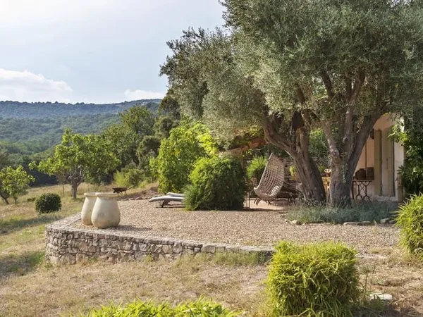 Bastide de charme à vendre dans la campagne de Grimaud