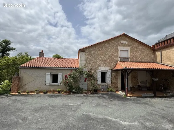 Maison 8 pièces 261 m²