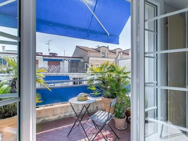 Nice Musiciens, grand et superbe 2/3 pièces rénové et climatisé avec terrasse, proche mer