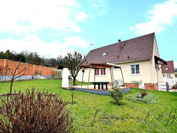 BALAGNY SUR THERAIN - Pavillon 3 chambres et bureau avec garage sur 520m² de terrain