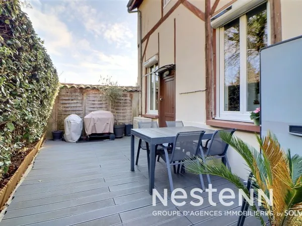 Coeur Village, Maison en duplex T4, 64m2, terrasse et stationnement.