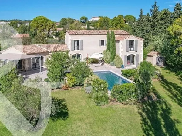 Maison 5 pièces 222 m²