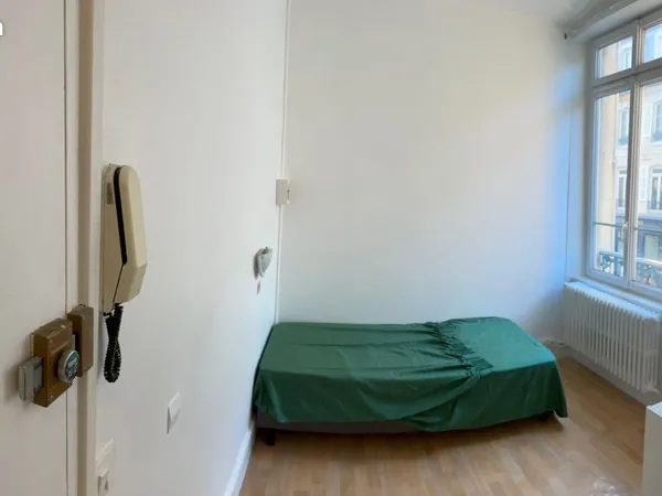 Studio Meublé 11m2 hyper Centre Rue Ecuyère