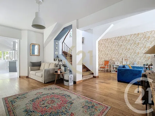 Maison 7 pièces 180 m²