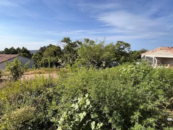Terrain 910 m²