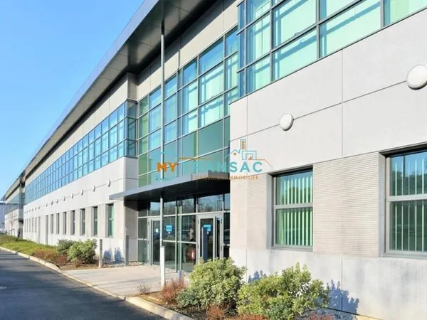 My Transac vous propose à la location des bureaux situés à NOISY LE SEC 93 à proximité des transport