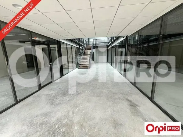 Bureau 196 m²