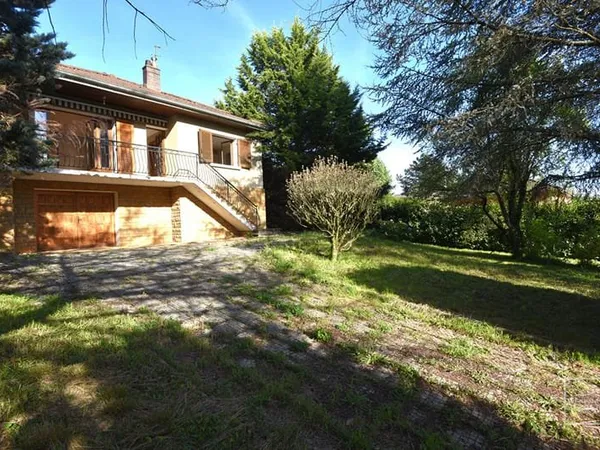 Maison à rénover à Saint Cyr au mont D'or sur 1370m² de terrain