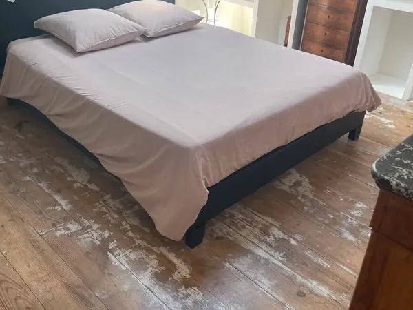Chambre dans mas à la campagne