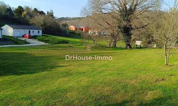 TERRIAN à SANILHAC DE 1255 m2