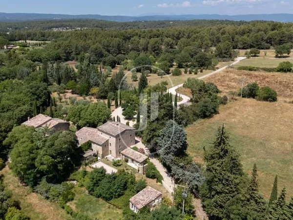 Propriété d'exception avec piscine à vendre à Ménerbes