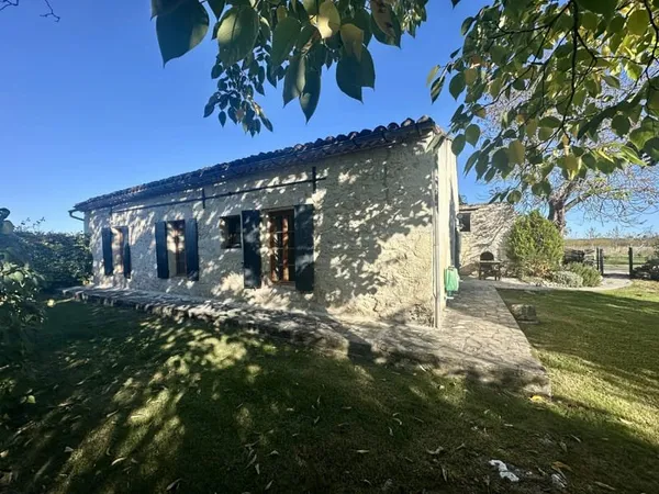 Maison en pierre de 3 chambres avec grange et atelier