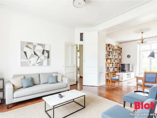 Achat Maison Nantes Toutes Aides 11 pièces avec 8 chambres, deux garages et dépendance.
