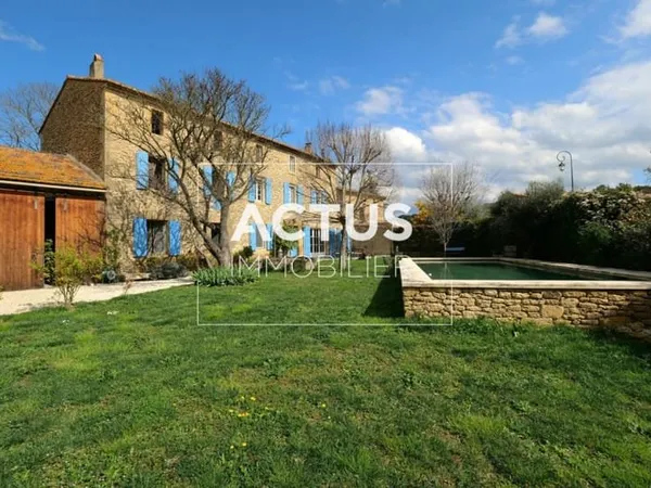 Mas de Caractère avec piscine au Coeur de la Provence