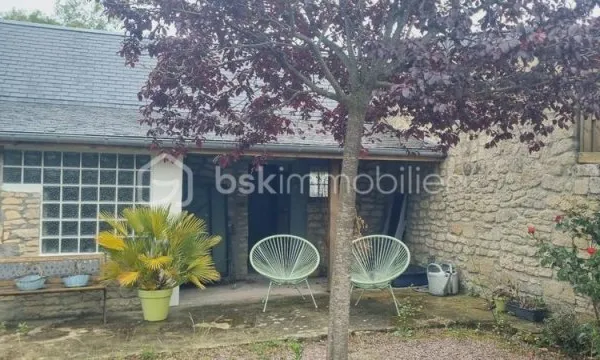 Charmante maison familiale avec piscine à vendre dans un cadre verdoyant
