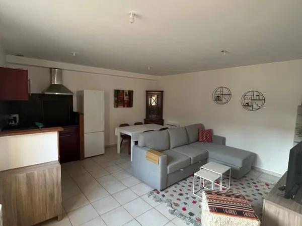 Loue F3 meuble en plein centre ville de Gien