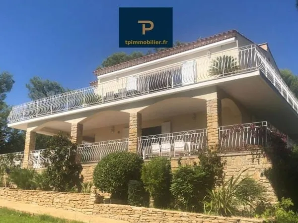 Villa 8 pièces 208 m²