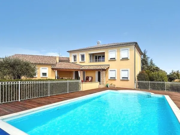 Villa 5 pièces 204 m²