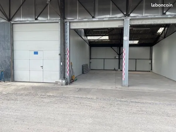 LOCAUX DE 35 m2, 75 m2 et 135 m2