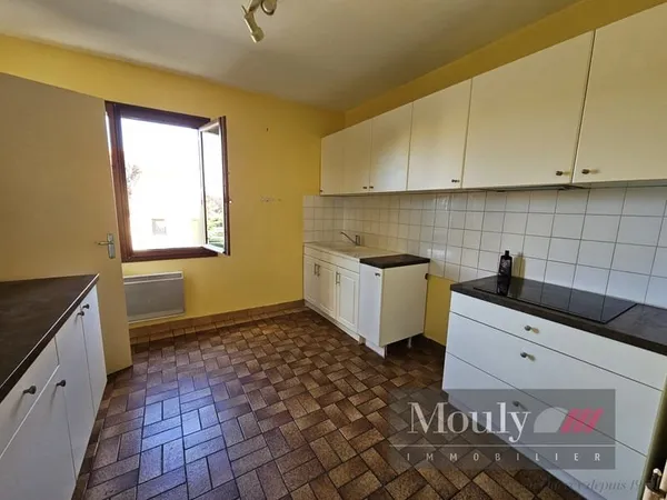 GRAND APPARTEMENT T3 AVEC PLACE DE PARKING SECTEUR TERRE-ROU