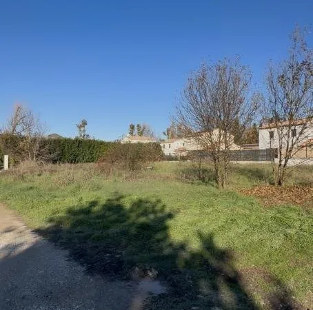 DERNIER TERRAIN À BÂTIR - PEYROLLES-EN-PROVENCE - EXCLUSIVITÉ
