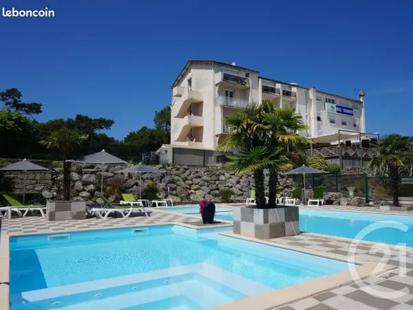 Maison 50 pièces 1 500 m²