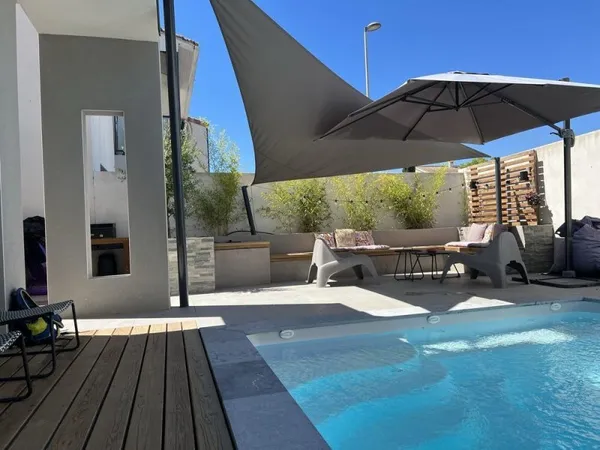 maison moderne et chaleureuse