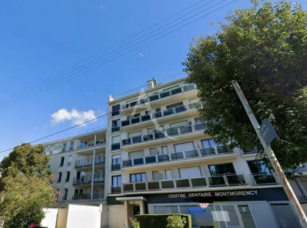 Local commercial MONTMORENCY- 7 pièces - 197.90 m2