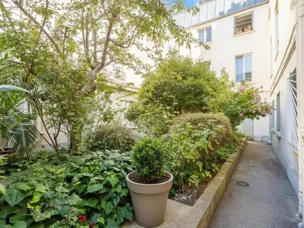 Local commercial aménagé en 2 pièces - fort potentiel locatif