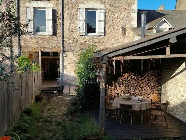 Maison de bourg ancienne rénovée proche Angers