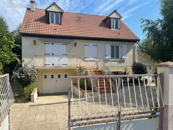 A LOUER Maison 130 m² avec jardin, 3 chambres, double garage - Les Aix-d'Angillon